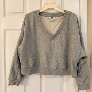 JoyLab Heather Gray V-Neck Cropped Sweatshirt